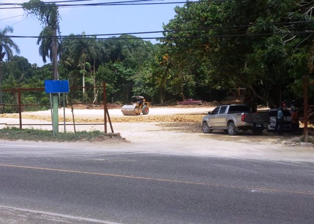 Autoridades de Medio Ambiente paralizan trabajos construcción estación de combustible al lado del río Sosúa
