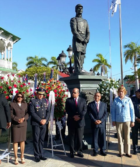 Puertoplateños rinden homenaje al general Gregorio Luperón al cumplirse el 177 aniversario de su natalicio