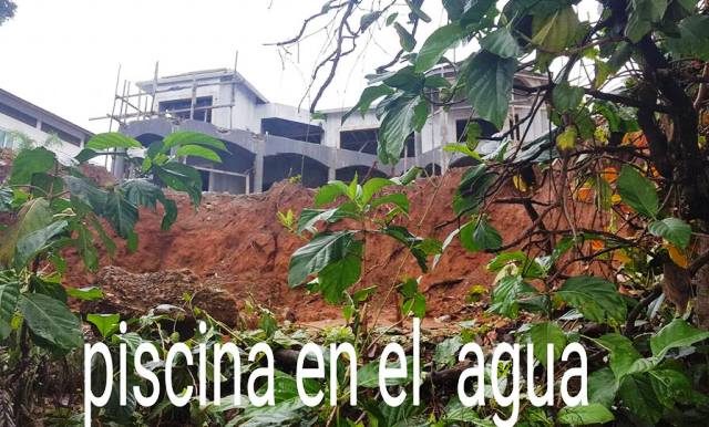 Denuncian que empresa hotelera está infringiendo la ley al construir piscina en la misma orilla del mar en Cofresí