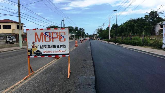 Obras Públicas repavimenta carretera Puerto Plata-Playa Dorada que se encontraba en estado deplorable