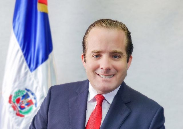 Paliza sugiere prudencia ante proyecto de ley que busca eliminar feriados largos ya que atentaría contra el turismo y los valores patrios