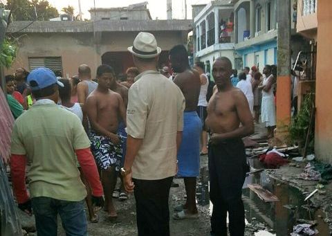 Anciana resulta con quemaduras al explotar cilindro de gas en su residencia, haitiana hiere compatriota durante trifulca