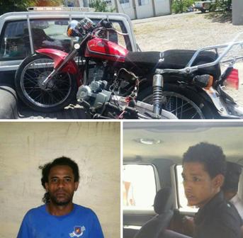Policía atrapa 2 presuntos delincuentes cuando intentaban escapar en una moto, desconocidos apedrean vehículo de comunicador