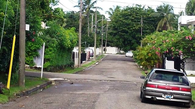 Moradores en calles 2 y 3 de Torre Alta demandan reconstrucción de badenes y calles en malas condiciones
