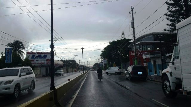 Sistema frontal sobre la porción oriental del país seguirán provocando lluvias, se mantiene oleaje anormal en costa atlántica