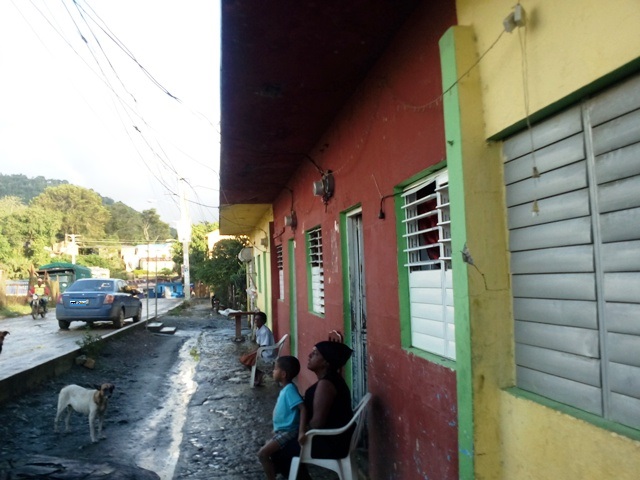 Residentes en comunidad Ingenio Amistad de Imbert sobreviven en medio de la miseria y problemas sociales