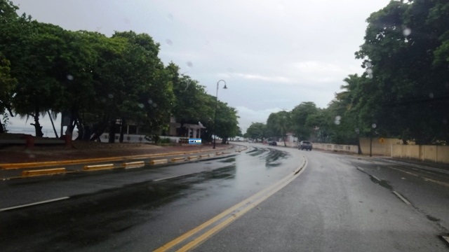 Sistema frontal se aleja del país pero hay un frente frio estacionario sobre el canal de la Mona, temperaturas seguirán agradables
