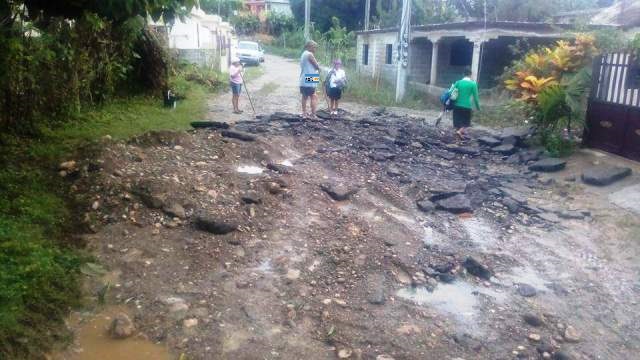 Carreteras de Puerto Plata y comunidades de la costa norte se encuentran despedazadas e intransitables