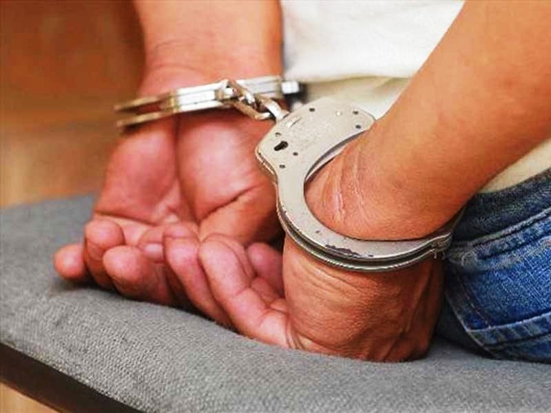 Apresan un estadounidense acusado de intentar introducir al país arma ilegal en el interior de su equipaje