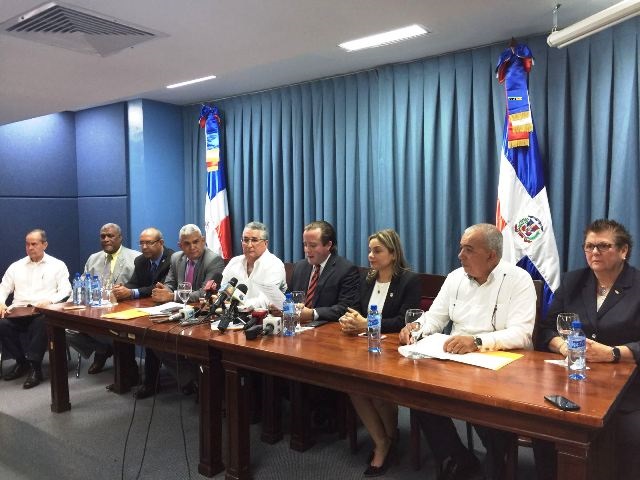 Sector empresarial y turístico de Puerto Plata se reúne con legisladores piden gestionar ante gobierno malas condiciones de vías y contaminación verte