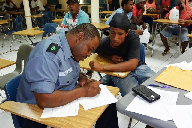 Realizan trámites para libertar a los 53 pescadores dominicanos que llevan tres meses detenidos en Bahamas