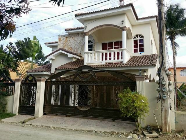 Ladrones saquean residencia en Cabarete, apresan tres sujetos con una pistola ilegal a bordo de un carro en Puerto Plata