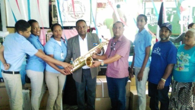 Entregan instrumentos musicales a centros educativos parte oeste de Puerto Plata