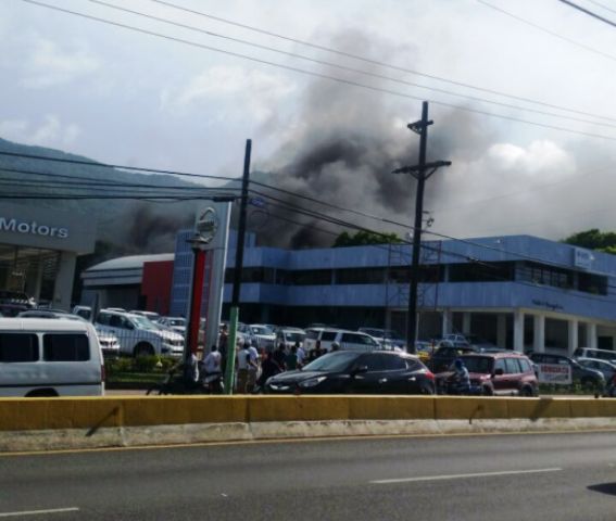 Incendios ocurridos por separado afectan residencias y establecimiento comercial en Puerto Plata