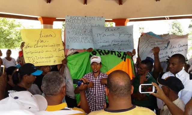 Dirigentes campesinos marchan en Imbert reclamando al gobierno entrega tierras del CEA para ser cultivadas