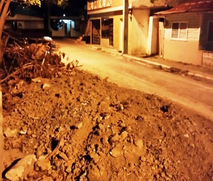 Residentes en El Aserradero denuncian dejadez de autoridades municipales para retirar sedimentos y basura de las vías