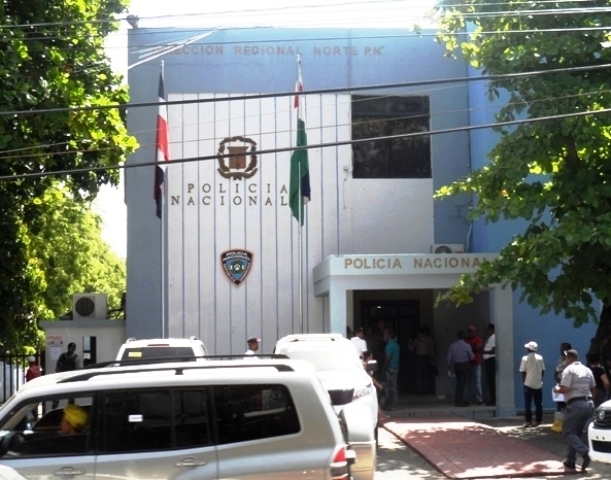 Agentes policiales apresan dos jóvenes a los cuales les fueron ocupadas varias porciones de estupefacientes