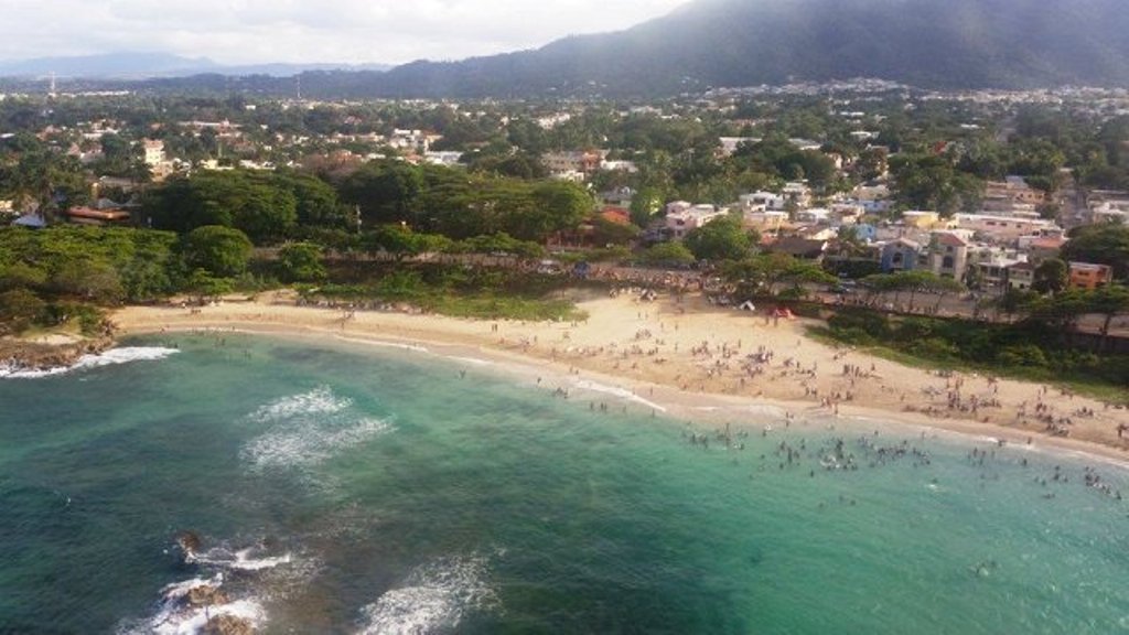 Retorna normalidad a costa atlántica de RD tras el mar retirarse varios metros por “Marea de Cuadratura” 