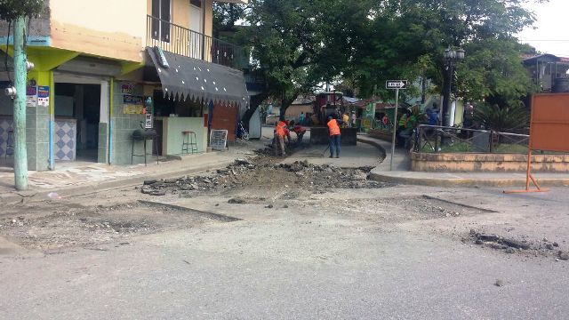 Luego de varias denuncias autoridades de Montellano inician jornada de bacheo en calles