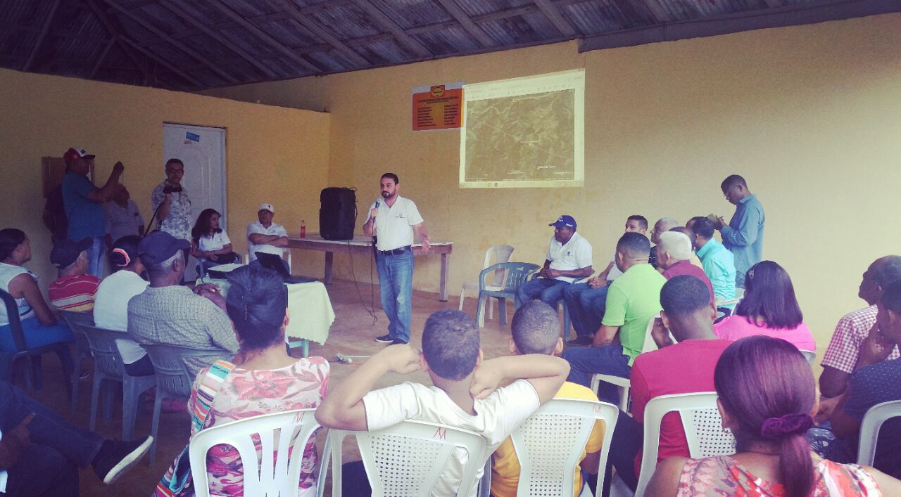 Oficina Senatorial de Puerto Plata presenta estudios y presupuesto para acueducto comunitario en El Mamey