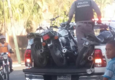  PN continúa con “operativos preventivos” en Puerto Plata retienen motocicletas y recuperan celulares robados