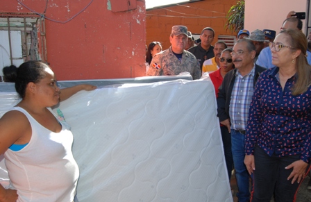Plan Social de la Presidencia asiste familias afectadas por vientos del huracán María en Sosúa