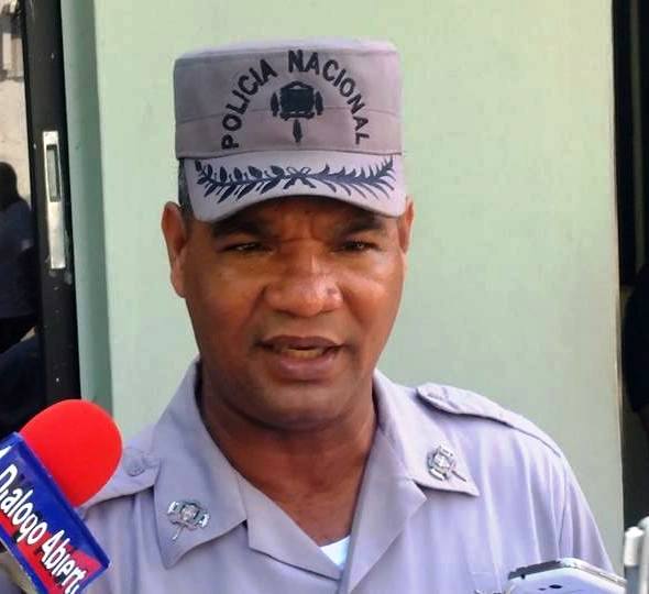 Policía apresa tres sujetos cuando supuestamente intentaron robar luces caídas del estadio José Briseño