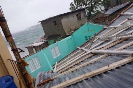 Residentes en La Piedra de Sosúa aún esperan asistencia de autoridades tras daños causados por huracán