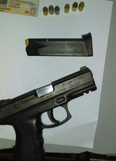 Detienen sujeto tras un incidente en Imbert el cual portaba pistola de agente policial asaltado en el 2016