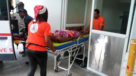 Mujer celosa hiere a su pareja de una estocada en Cabarete, se accidenta pareja de haitianos en Puerto Plata