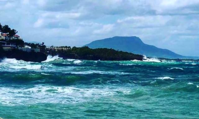 Emiten alerta por oleaje peligroso en costa atlántica, sugieren tener precaución en zonas costeras ante posibles penetraciones del mar