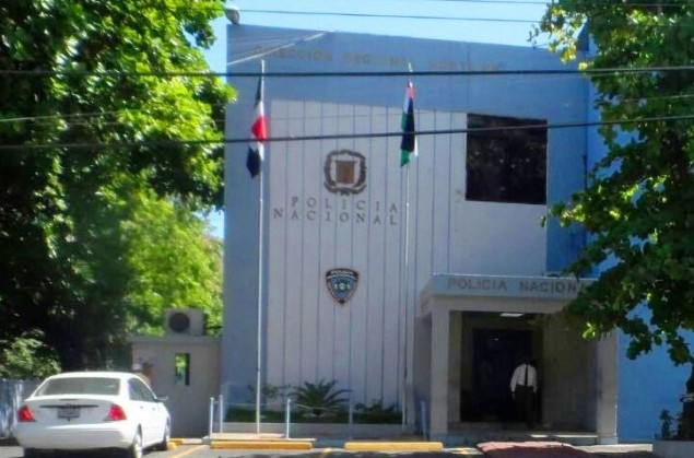 Policía apresa dos sujetos robaron banca deportiva en Puerto Plata, recuperan vehículo que había sido robado