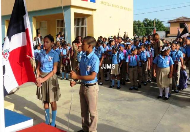 Maestros de Puerto Plata no cobran sus salarios desde el año pasado, suplidores del desayuno escolar suspenden servicio por falta de pago