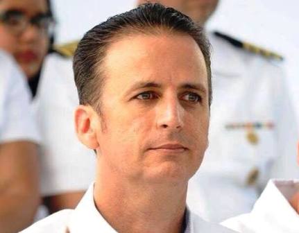 Alcalde municipal promete realizar bacheo en vías de Puerto Plata que están llenas de hoyos, recibe andanada de críticas ciudadanas