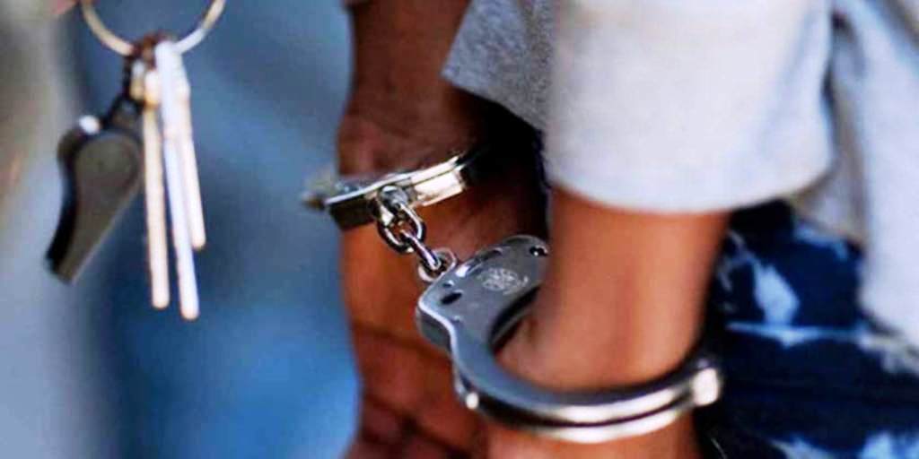  Policía arresta 2 hombres en Imbert y Puerto Plata por realizar disparos al aire y cometer robos mediante estafas