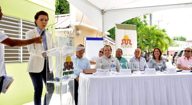 Fundación Sur Futuro y familia Horford-Vega entregan 13 viviendas reconstruidas a familias pobres en sector de Puerto Plata