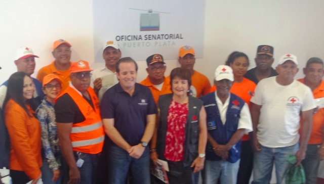  Senador Paliza entrega aportes por más de 200 mil pesos a organismos de socorro de Puerto Plata con motivo al asueto de Semana Santa