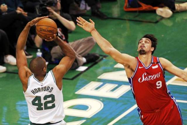 Baloncestista puertoplateño Al Horford estuvo dominante al anotar 26 puntos en la victoria de los Celtics sobre los Sixers en semifinales de la NBA