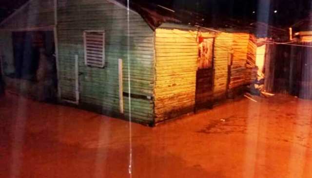 Residentes en sectores vulnerables de Puerto Plata e Imbert claman por ayuda de autoridades gubernamentales ante anuncio de fuertes lluvias