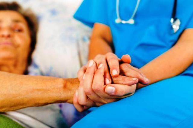 ¡Trágica! Muere señora cuando compartía con familiares en un restaurant de Maimón justamente en el Día de las Madres