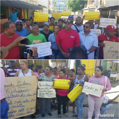Realizan vigilia en Los Callejones de Puerto Plata exigiendo pavimentación de calles y otras reivindicaciones, advierten “habrá candela”