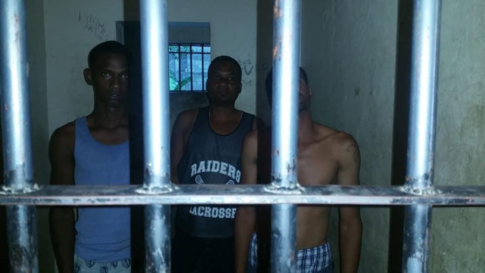 Hieren mayor PN de un botellazo en la cabeza en playa La Ensenada de Puerto Plata, apresan 6 tras incidente