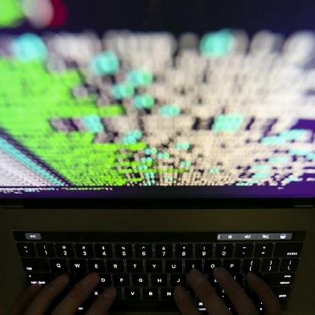 Descubren un virus que graba la pantalla de los usuarios mientras ven pornografía