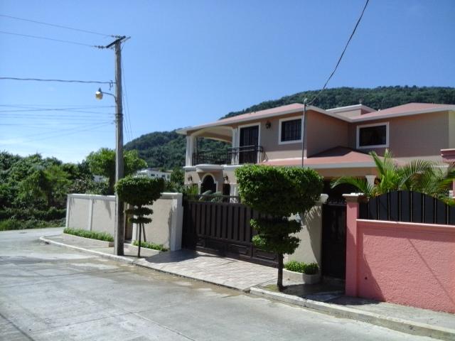 Vendo hermosa  casa en urbanización Cerro Mar