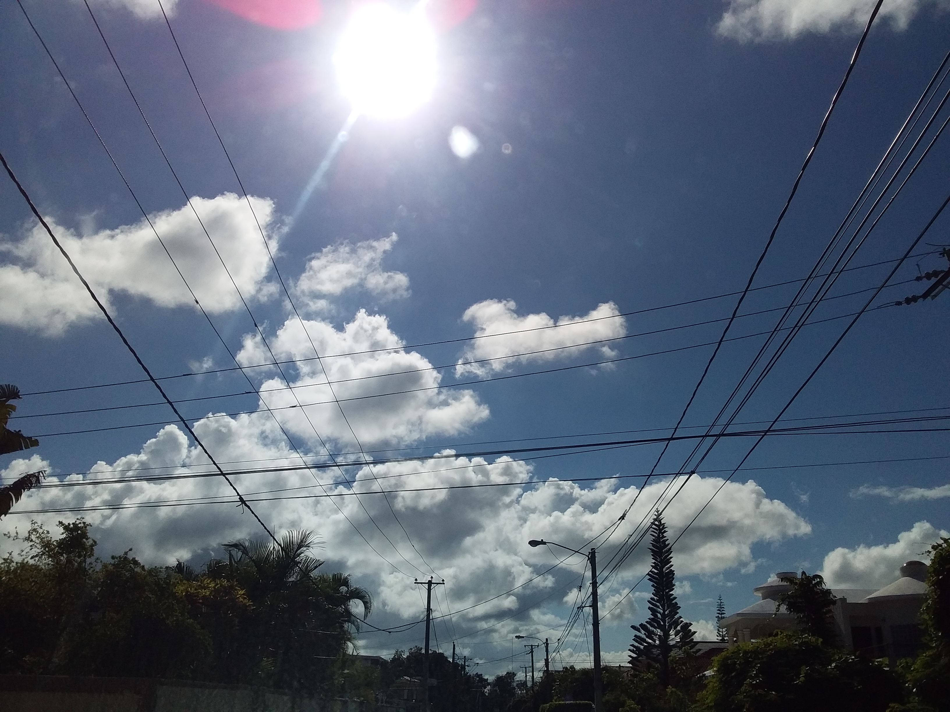 Seguirán temperaturas calurosas además de nublados con aguaceros, tronadas y ráfagas de viento en Puerto Plata y varias localidades del país