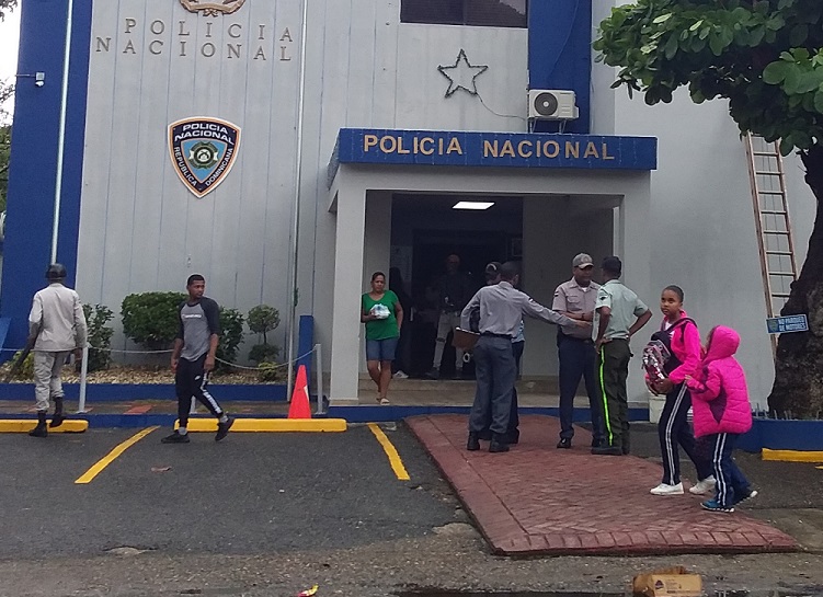 Policía apresa 5 individuos entre ellos 2 menores que robaron provoca un apagón en diversos sectores