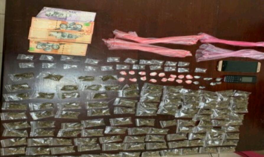 Apresan sujeto en Puerto Plata tras incautarle 145 porciones de drogas y 2 celulares