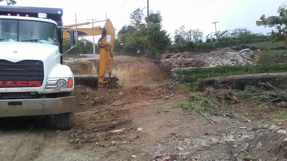 Inician trabajos de construcción puente colapsado en la carretera Estero Hondo-Villa Isabela