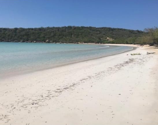 Playas de Puerto Plata lucen todo su esplendor natural en Semana Santa al estar desoladas tras prohibición de bañistas