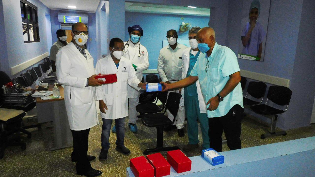 PRM y Luis Abinader donan gran cantidad de pruebas rápidas para detectar el COVID-19 al Colegio Médico de Puerto Plata